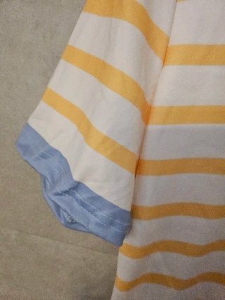 Camiseta de rayas con limón