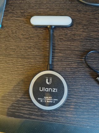 Luz Ulanzi y 2 cables de carga