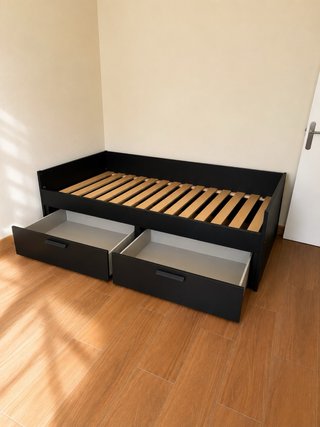 Cama IKEA negra con 2 cajones