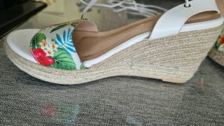 Sandalias Marypaz cuña floral blancas