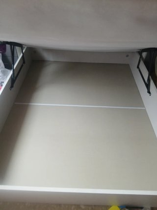 Dormitorio completo con cabecero, mesitas y canape