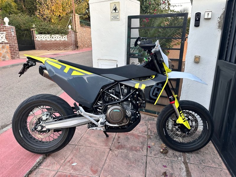 Husqvarna 701 SM Supermoto