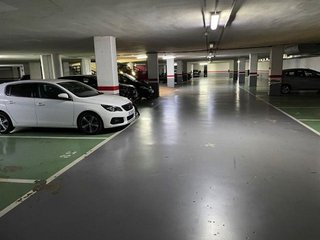 Garaje en alquiler en Les Tres Torres en Barcelona