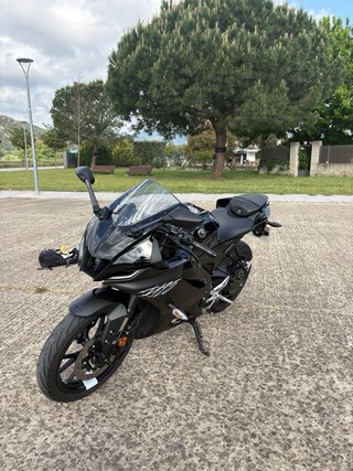 Yamaha YZF R125 Negra
