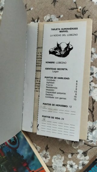 Lote librojuegos Marvel.