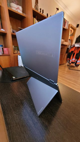 Pantalla portátil ASUS ZenScreen Duo OLED MQ149CD