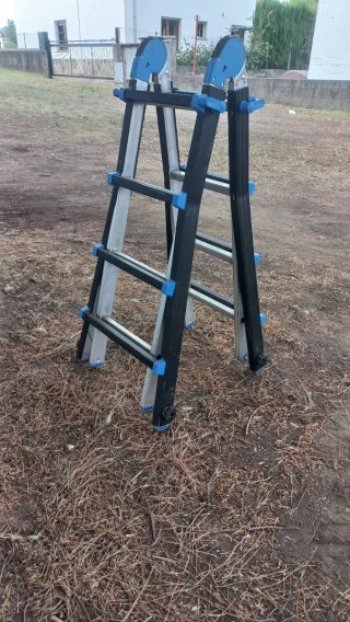 Escalera multiusos plegable