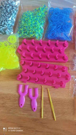 Lote pulseras goma elástica + telar