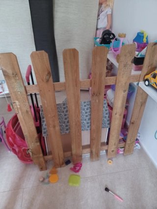 Puerta de madera para escalera