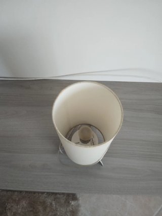 Lámpara de mesa moderna beige
