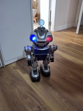 Robot Interactivo Coleccionista