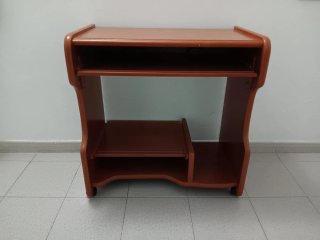 Mesa de ordenador de madera