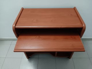 Mesa de ordenador de madera