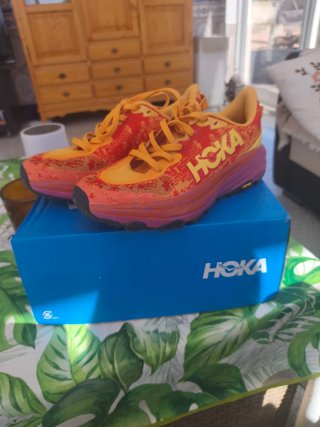 Zapatillas Hoka Trail N.38 (calzan pequeño) 1 uso