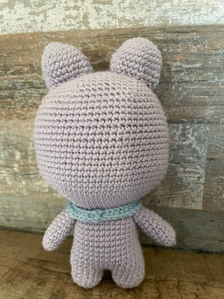 Muñeco de crochet hecho a mano