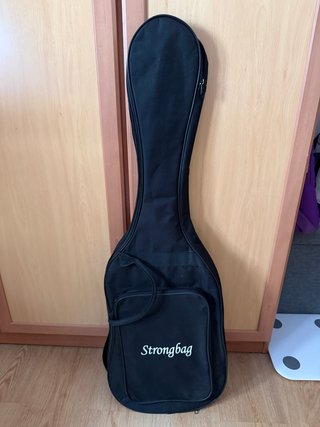 Guitarra Squier Stratocaster Roja + Extras y funda