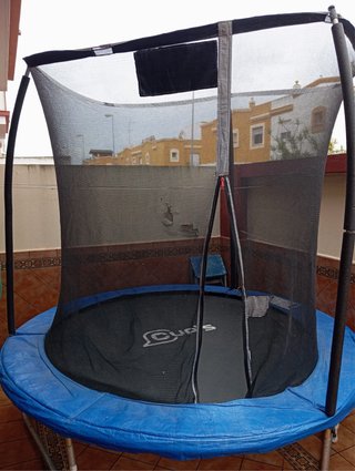 Cama elástica con red de seguridad