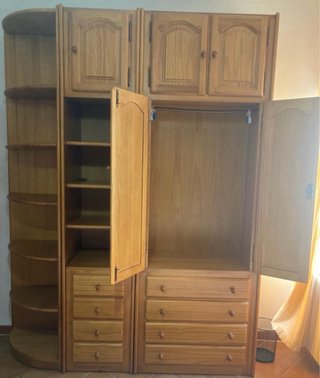Guardaroba in legno con cassettiera e angolo