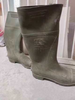 Botas de agua verdes Talla 43 Alto mide: 38 cm