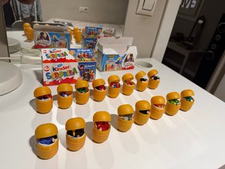 Colección Kinder DC y Playmobil