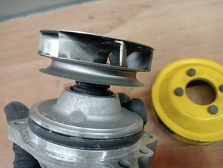 Bomba de agua BMW E46 328i con polea