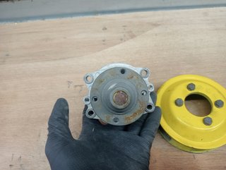 Bomba de agua BMW E46 328i con polea