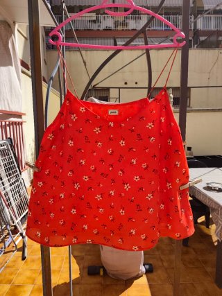 Blusa top tirantes Pimkie floral roja Talla XS
