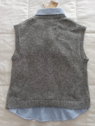 Chaleco gris con cuello de camisa azul Talla S