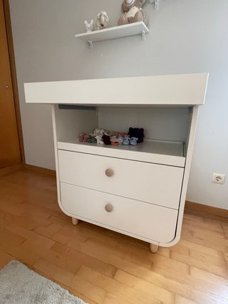 Cuna con cajones y cambiador MYLLRA (ikea).