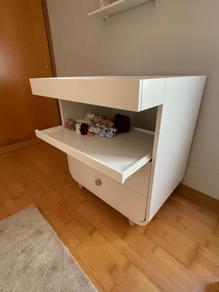Cuna con cajones y cambiador MYLLRA (ikea).