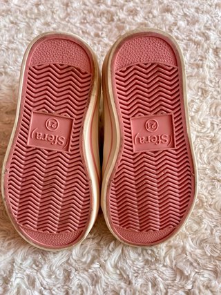Deportivas blancas niña con pompones