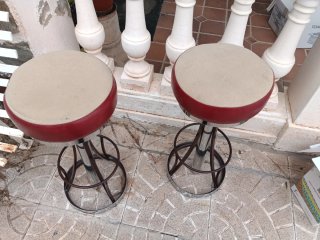 Juego 2 taburetes vintage cuero y metal