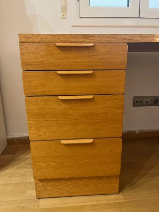 Escritorio de madera natural