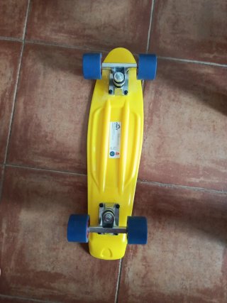 Monopatín tipo Penny Amarillo