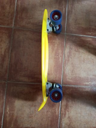 Monopatín tipo Penny Amarillo