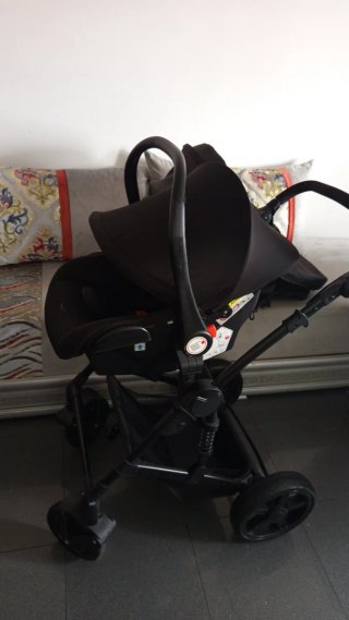 Carrito de bebé negro Dos piezas 3×1 simi nuevo