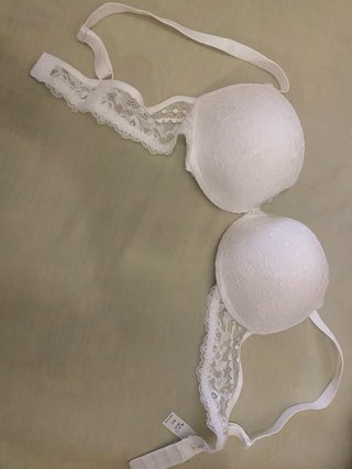 Sujetador blanco de encaje sin estrenar