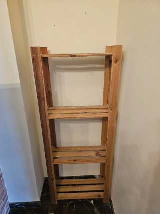 Estantería de pino