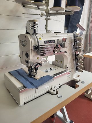 Máquina de coser recubridora Kansai