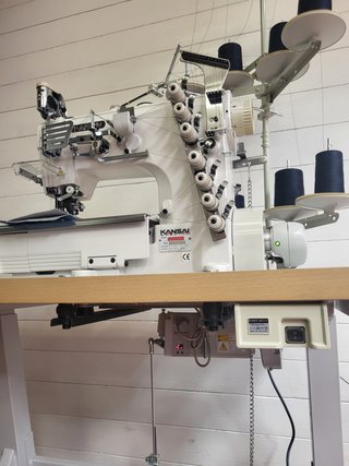 Máquina de coser recubridora Kansai