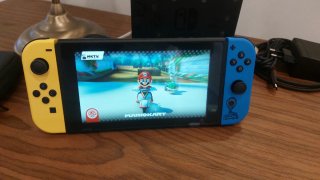 Nintendo Switch Joy-Con Amarelo e Azul