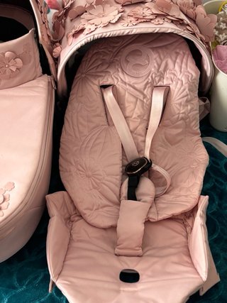 Pack Capazo y Funda Silla Cybex Simply Flower