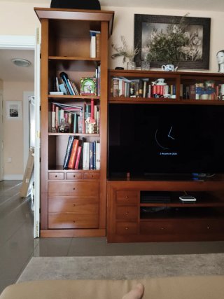 Mueble de salón madera y cristal