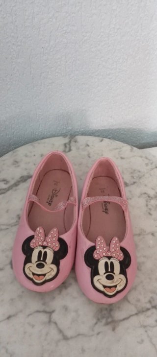 Zapatillas grises con velcro