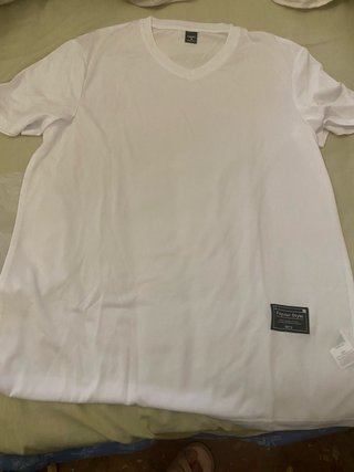 Camiseta blanca cuello V