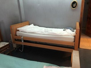 Cama geriátrica madera y control, 400 × 1 y 700 x2