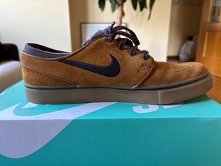 Zapatillas Nike Marrones y Grises