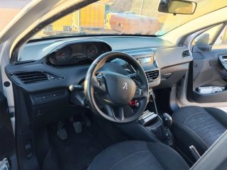 Peugeot 208 2015