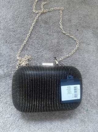 Bolso de fiesta negro con cadena dorada