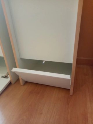 Mesitas de noche blancas y grises
